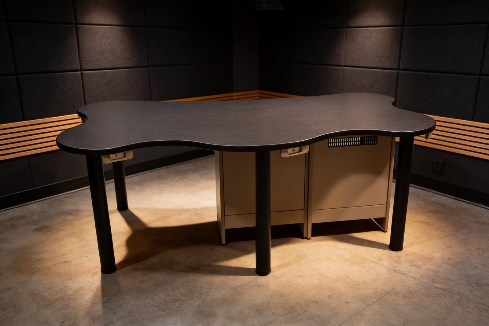 Radius talk table for multi-guest shows